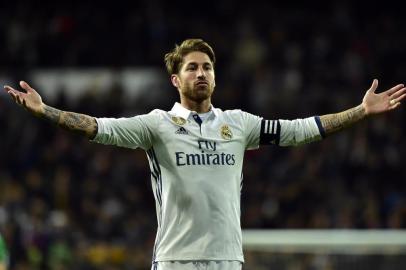  Real Madrid's defender Sergio Ramos celebrates after scoring a goal during the Spanish league footbal match Real Madrid CF vs Real Betis at the Santiago Bernabeu stadium in Madrid on March 12, 2017. / AFP PHOTO / GERARD JULIENEditoria: SPOLocal: MadridIndexador: GERARD JULIENSecao: soccerFonte: AFPFotógrafo: STF