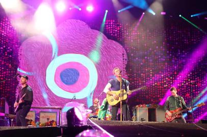 SHOW DO COLDPLAY EM SÃO PAULO

SP - SHOW/COLDPLAY - GERAL - Show da turnê A Full Of D Of Dreams, da banda Coldplay, nádio nllianz Parque, zona oeste de São Paulo, neo, nesta terça-feira (07). 07/11/2017 - Foto: RICARDO MOREIRA/FOTOARENA/FOTOARENA/ESTADÃO CONTEÚDO

Editoria: GERAL
Local: SÃO PAULO
Indexador: RICARDO MOREIRA
Fonte: 1422808
Fotógrafo: FOTOARENA