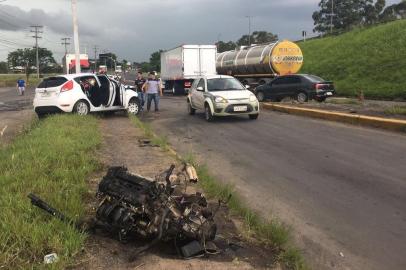 CANOAS, 09/11/2017, Motorista é preso após colidir veículo roubado em caminhão-tanque em Canoas