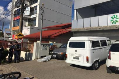 Tentativa de assalto resultou em um morto e em um ferido na tarde desta terça-feira em Caxias.