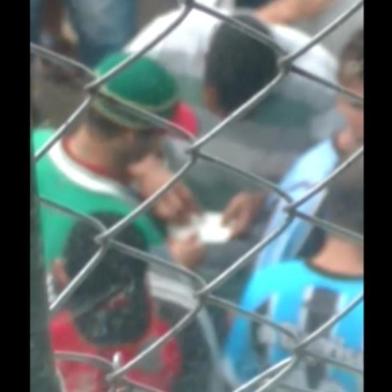 Vídeo de um rodízio de cocaína no pátio do Presídio Estadual de Bento Gonçalves