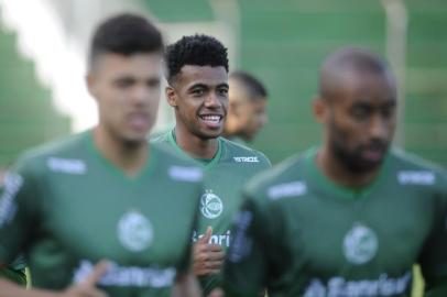  CAXIAS DO SUL, RS, BRASIL, 09/11/2017. Treino do Juventude no estádio Alfredo Jaconi. O Juventude está disputando a série B do Campeonato Brasileiro. Na foto, zagueiro Vinícius. (Porthus Junior/Agência RBS)