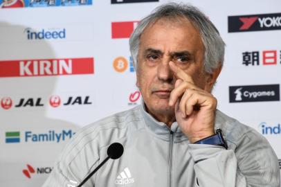 Japans team manager Vahid Halilhodzic delivers a press conference at Pierre-Mauroy Stadium in Villeneuve-dAscq on November 9, 2017, on the eve of Japans friendly football match against Brazil. / AFP PHOTO / DENIS CHARLET