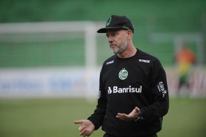  

CAXIAS DO SUL, RS, BRASIL, 09/11/2017. Treino do Juventude no estádio Alfredo Jaconi. O Juventude está disputando a série B do Campeonato Brasileiro. Na foto, técnico Antônio Carlos Zago. (Porthus Junior/Agência RBS)