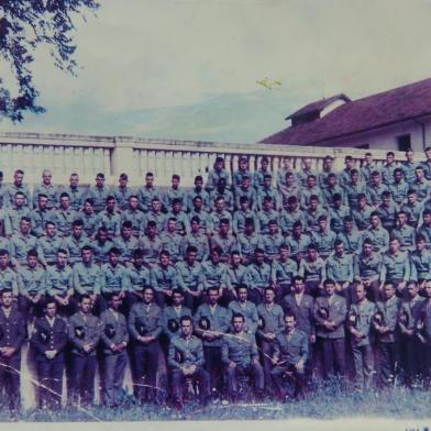  Wilson Gyboski. Na foto, Bateria de Comando e Serviço, do 3º GAAAe, em janeiro de 1968. Gyboskix. Seção Memória. quartel, soldados, gyboskixx