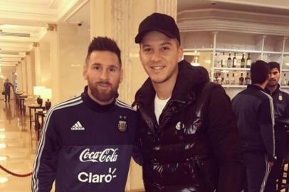 Messi com o jogador Sebastian Driussi, em foto no instagram