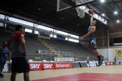  CAXIAS DO SUL, RS, BRASIL, 17/10/2017 - Equipe do Caxias do Sul Basquete se prepara para campeonato. (Marcelo Casagrande/Agência RBS)