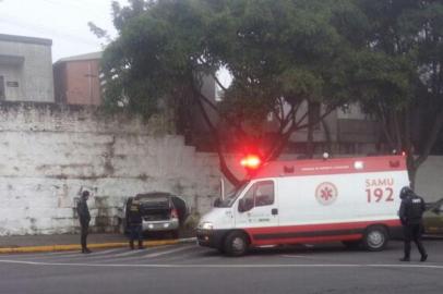 Homem morre ao bater em muro de cemitério público em Caxias