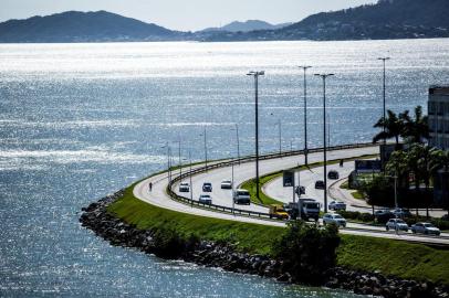  

FLORIANOPOLIS, SC, BRASIL, 21.08.2017: Vista a partir da ponte Hercílio Luz para a  Beira Mar Norte. (Foto: Diorgenes Pandini/Agência RBS)
Indexador: Diorgenes Pandini