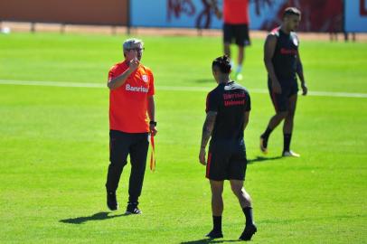  PORTO ALEGRE, RS, BRASIL, 13-11-2017. Após demissão do técnico Guto Ferreira, Inter treina no CT Parque Gigante com o técnico interino Odair Hellmann. (FÉLIX ZUCCO/AGÊNCIA RBS)