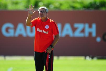  PORTO ALEGRE, RS, BRASIL, 13-11-2017. Após demissão do técnico Guto Ferreira, Inter treina no CT Parque Gigante com o técnico interino Odair Hellmann. (FÉLIX ZUCCO/AGÊNCIA RBS)