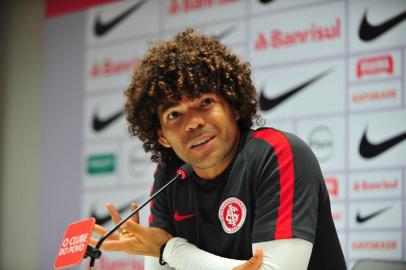  PORTO ALEGRE, RS, BRASIL, 13-11-2017. Após demissão do técnico Guto Ferreira, Inter treina no CT Parque Gigante com o técnico interino Odair Hellmann. Na foto: coletiva de imprensa com Camilo (FÉLIX ZUCCO/AGÊNCIA RBS)