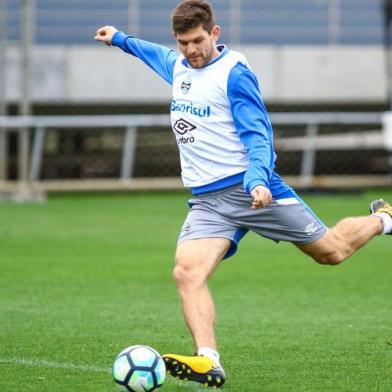 PORTO ALEGRE (RS), 12/7/2107: Kannemann participa de treino no Centro de Treinamentos Luiz Carvalho.