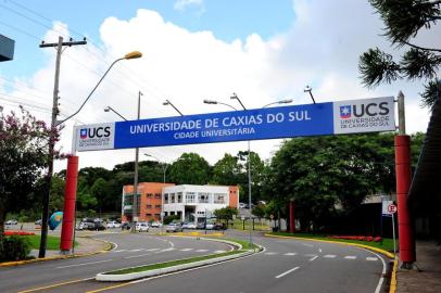  CAXIAS DO SUL, RS, BRASIL (02/02/2017) UCS 50 Anos. Temática do Pioneiro registra o ambiente em que se localiza a Universidade de caxias do Sul. (Roni Rigon/Pioneiro)