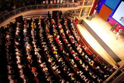  

PORTO ALEGRE, RS, BRASIL 13/11/2017 - Evento de premiação de  vídeos feitos por alunos de escolas públicas do RS - CIPAVE. (FOTO: ROBINSON ESTRÁSULAS/AGÊNCIA RBS)