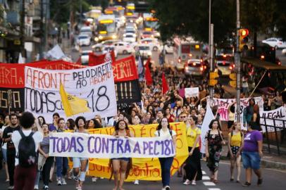  

PORTO ALEGRE, RS, BRASIL - 13/11/2017 - Protesto contra à criminalização do aborto por estupro. Todas contra PEC 181. (André Feltes/Especial)