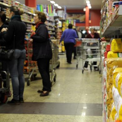  CAXIAS DO SUL, RS, BRASIL, 12/10/2017 - Após acordo os mercados de Caxias abrem normalmente no feriado de 12 de outubro. (Marcelo Casagrande/Agência RBS)