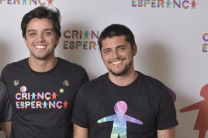 Segundo dia do `Mesão da Esperança¿ tem atrações infantis, Ana Maria Braga ...Rodrigo Simas (C), Felipe Simas e Bruno Gissoni (D), os manos. No Criança Esperança