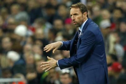  Englands manager Gareth Southgate gestures on the touchline during the international friendly football match between England and Brazil at Wembley Stadium in London on November 14, 2017. / AFP PHOTO / Ian KINGTON / NOT FOR MARKETING OR ADVERTISING USE / RESTRICTED TO EDITORIAL USEEditoria: SPOLocal: LondonIndexador: IAN KINGTONSecao: soccerFonte: AFPFotógrafo: STR