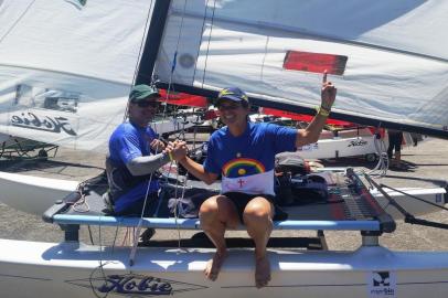 PORTO ALEGRE, 14/11/2107: O velejador Ricardo Arantes Dubeux (D), 3º lugar no Mundial de Hobie Cat 14, participa do Campeonato Brasileiro da Classe Hobie Cat 14 e 16 ao lado do velejador gaúcho Rafael Correa, da equipe paraolímpica do Rio Grande do Sul. As regatas vão até sábado (18) no Clube dos Jangadeiros.