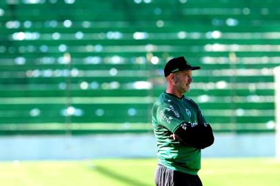  CAXIAS DO SUL, RS, BRASIL, 13/11/2017. Treino pré-jogo do Juventude no Estádio Alfredo Jaconi. Na foto, o técnico Antônio Carlos Zago. (Diogo Sallaberry/Agência RBS)