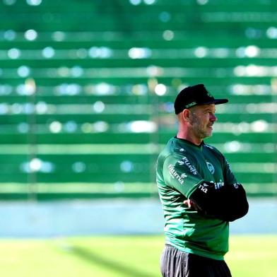  

CAXIAS DO SUL, RS, BRASIL, 13/11/2017. Treino pré-jogo do Juventude no Estádio Alfredo Jaconi. Na foto, o técnico Antônio Carlos Zago. (Diogo Sallaberry/Agência RBS)