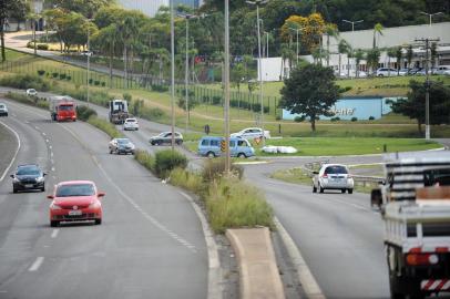  FARROUPILHA, RS, BRASIL 04/02/2015 Estradas campeãs de mortes em 2014, Foto em frente a Rodoviária de Farroupilha na ERS-122 (Felipe Nyland/agência RBS)Indexador: FELIPE NYLAND                   