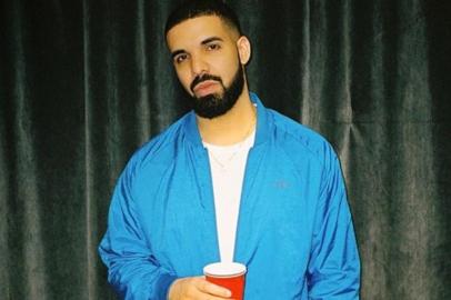 Drake interrompe show para xingar homem que agredia mulher