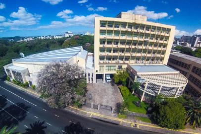  PORTO ALEGRE, RS, BRASIL, 07/04/2015 : Reitoria da UFRGS - Reportagem investigativa sobre EDUCAÇÃO  (Omar Freitas/Agência RBS)