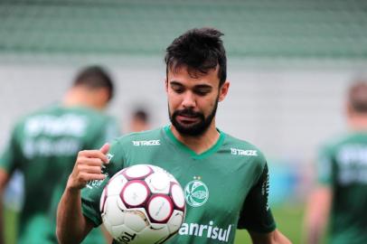  CAXIAS DO SUL, RS, BRASIL, 16/11/2017. Treino do Juventude no estádio Alfredo Jaconi. O Ju está disputando a série B do Campeonato Brasileiro 2017. Na foto, meia Wallacer. (Porthus Junior/Agência RBS)