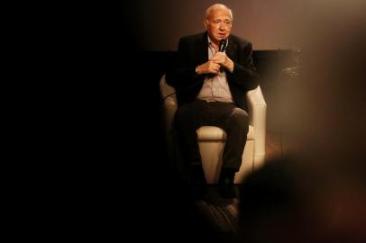  

PORTO ALEGRE, RS, BRASIL, 16/11/2017 -Feira do Livro. Bate-papo com o LUÍS FERNANDO VERÍSSIMO promovida pela ARI no Auditório Barbosa Lessa ¿ Centro Cultural CEEE Érico Veríssimo (CCCEV)  (FOTOGRAFO: CARLOS MACEDO / AGENCIA RBS)