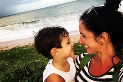 Apresentadora Alice Bastos Neves e o filho, Martin, dois anos e nove meses.