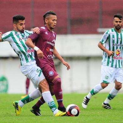  CAXIAS DO SUL, RS, BRASIL, 09/04/2017. Caxias x Juventude, clássico Ca-Ju 283, jogo da volta válido pelas quartas-de-final do Campeonato Gaúcho (Gauchão Ipiranga 2017) e realizado no estádio Centenário. (Porthus Junior/Agência RBS)