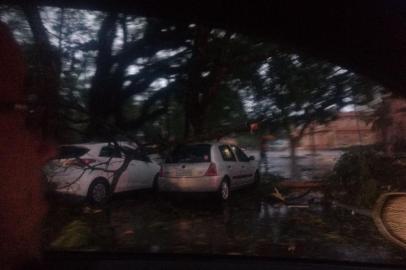 Chuva causa estragos em Santo Ângelo.