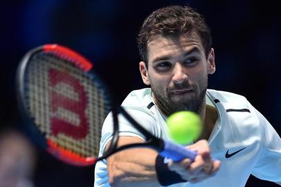  Bulgarias Grigor Dimitrov returns to Belgiums David Goffin during their mens singles final match on day eight of the ATP World Tour Finals tennis tournament at the O2 Arena in London on November 19, 2017. / AFP PHOTO / Glyn KIRKEditoria: SPOLocal: LondonIndexador: GLYN KIRKSecao: tennisFonte: AFPFotógrafo: STR