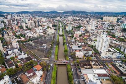  PORTO ALEGRE, RS, BRASIL, 13/09/2016 : Projeto de faixa exclusiva para ônibus na Avenida Ipiranga, em Porto Alegre. (Omar Freitas/Agência RBS)