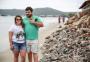 Fotos: turistas disputam faixa de areia reduzida com entulhos nas praias de Florianópolis