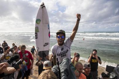 Hawaiian Pro 2017

Felipe Toledo of Brazil wins the 2017 WSL Hawaiian Pro at Haleiwa Hawaii

Editoria: EDI
Local: Honolulu
Indexador: Tony Heff
Secao: Editorial
Fonte: www.worldsurfleague.com
Fotógrafo: Photographer