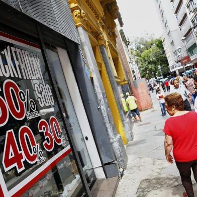  

PORTO ALEGRE, RS, BRASIL, 18-11-2017. Black Friday no centro de Porto Alegre. (FOTO: ANDERSON FETTER/AGÊNCIA RBS)