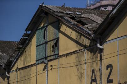  

PORTO ALEGRE, RS, BRASIL -  Cais do Porto denuncia que os armazéns estão deteriorando - no contrato de arrendamento, a empresa deveria cuidar dos imóveis.
Indexador: Jefferson Botega