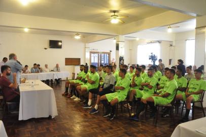 jogadores do avenida se reapresentam