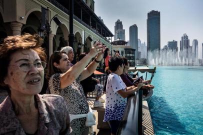 JAIL-NORDLAND-ART-NSPR-111417

Sightseers in Dubai, United Arab Emirates, Feb. 27, 2017. Dubai says it welcomes foreigners, but some end up in prison for offenses that few Westerners would dream were even crimes. (The New York Times)

Editoria: I
Local: DUBAI
Indexador: THE NEW YORK TIMES
Fonte: NYTNS
Fotógrafo: STF