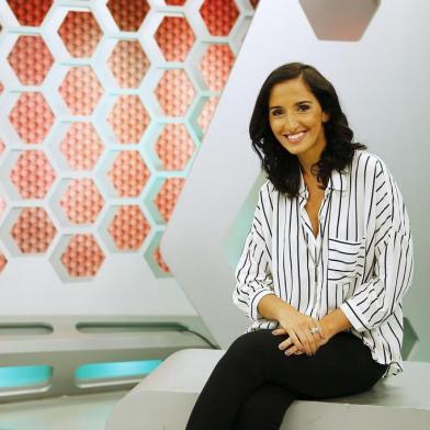  

PORTO ALEGRE, RS, BRASIL, 09-11-2017: A apresentadora Alice Bastos Neves, do Globo Esporte, em matéria sobre a audiência feminina. Fotos para a coluna Sinal Aberto de Flávia Requião (FOTO FÉLIX ZUCCO/AGÊNCIA RBS, Editoria de Variedades).