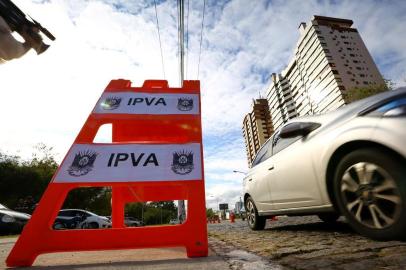  PORTO ALEGRE, RS, BRASIL, 23-05-2016:  Blitz do IPVA na Av. Borges de Medeiros, próximo ao viaduto da Av. José de Alencar (sentido Centro - Bairro).(CARLOS MACEDO/AGENCIA RBS)