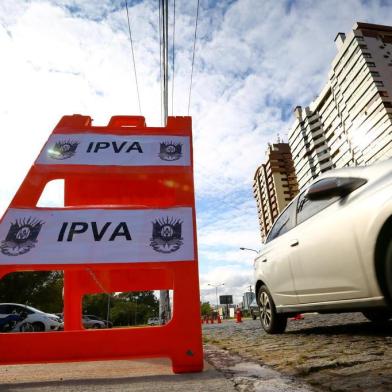  

PORTO ALEGRE, RS, BRASIL, 23-05-2016:  Blitz do IPVA na Av. Borges de Medeiros, próximo ao viaduto da Av. José de Alencar (sentido Centro - Bairro).(CARLOS MACEDO/AGENCIA RBS)