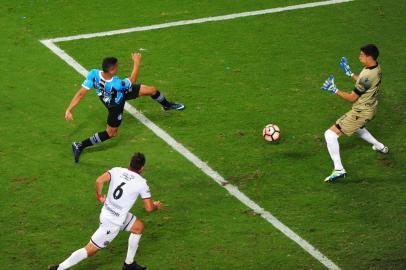  

PORTO ALEGRE, RS, BRASIL, 22/11/2017 - Grêmio enfrenta argentino Lanús, na primeira partida da final da Libertadores 2017, na Arena (FOTOGRAFO: JEFFERSON BOTEGA / AGENCIA RBS)