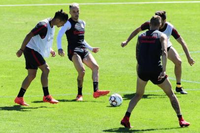  

PORTO ALEGRE, RS, BRASIL, 23-11-2017. Treino do Inter no CT Parque Gigante na reta final do Brasileirão série B. (LAURO ALVES/AGÊNCIA RBS)