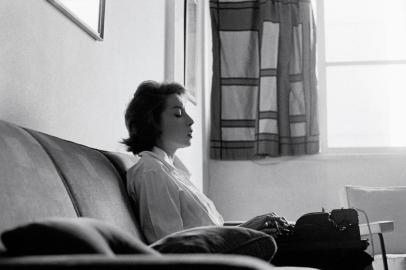 foto da escritora Clarice Lispector feita por Claudia Andujar em 1961