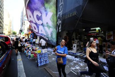  

PORTO ALEGRE, RS, BRASIL, 24-11-2017. Dia de Black Friday no comércio em Porto Alegre. (RONALDO BERNARDI/AGÊNCIA RBS)