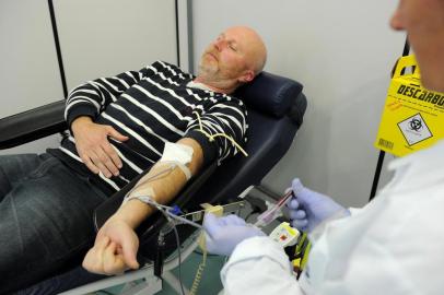  CAXIAS DO SUL, RS, BRASIL 23/11/2017O motorista Nestor Biasolli, 46 anos, é um exemplo de doação de sangue: na quinta-feira, ele realizava a sua 62ª doação no Hemocentro regional de Caxias do Sul. (Felipe Nyland/Agência RBS)